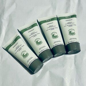 REN Evercalm Gentle Cleansing Milk (4)